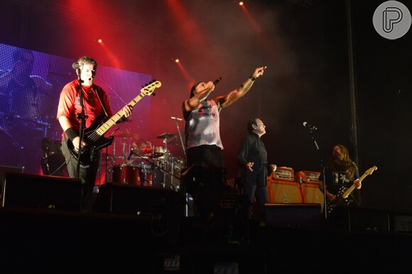 Sepultura e Zé Ramalho fizeram a plateia cantar músicas da MPB em meio a uma noite de metal no Rock in Rio. O show foi comemorativo aos quase 30 anos da banda, segundo o guitarrista Andreas Kisser