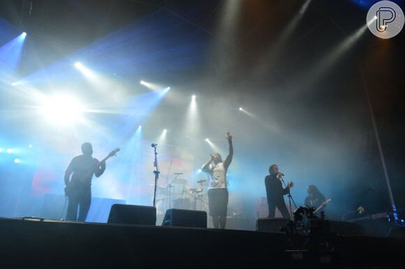 Sepultura e Zé Ramalho cantaram juntos seis músicas. Ao final da participação do cantor nordestino, a multidão gritou pelo seu nome repetidas vezes