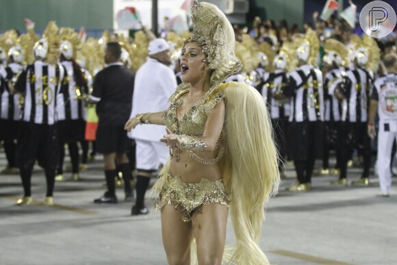 Paloma Bernardi foi a rainha de bateria da Grande Rio neste Carnaval