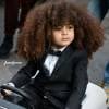 Farouk James, londrino de 4 anos, vira sensação na web com cabelo black power e looks estilosos