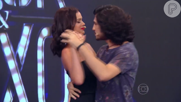 Bruna Marquezine e Gabriel Leone dançaram forró juntinhos no 'Amor e Sexo'