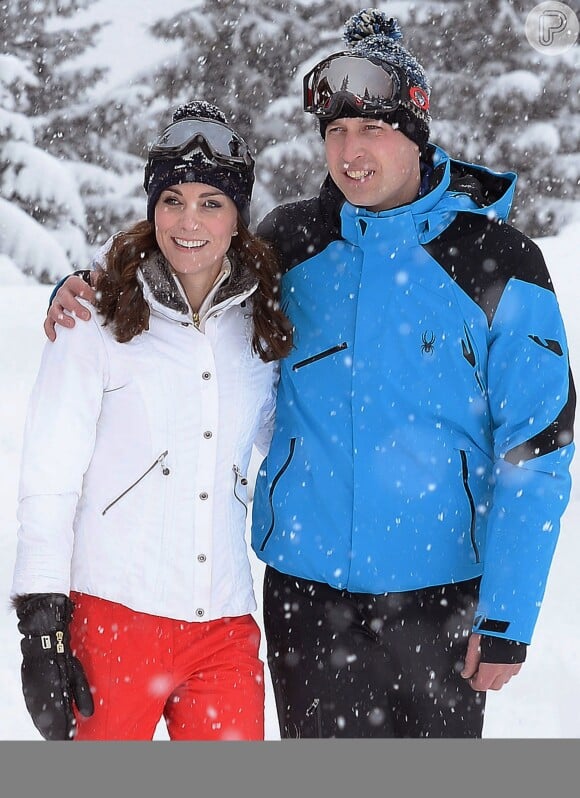 Em fotos divulgadas pelo Palácio de Kensington, Príncipe William e Kate Middleton aparecem em clima de romance