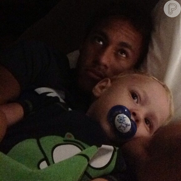 Neymar publica foto agarradinho com o filho, Davi Lucca, em 23 de setembro de 2013
