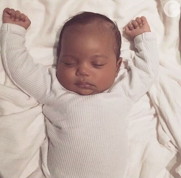 Kim Kardashian deu à luz Saint West em dezembro de 2015