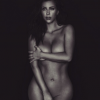 Kim Kardashianpublicou outra foto nua após receber críticas das atrizes Chloë Grace Moretz e Bette Midle