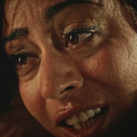 Carol Castro aparece com cílio postiço descolado em teaser de 'Velho Chico'