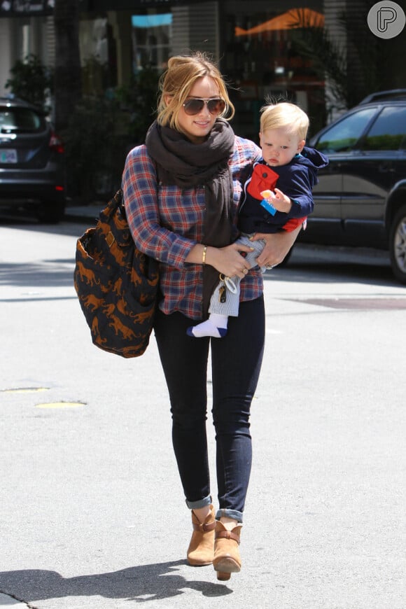 Hilary Duff é mãe de Luca Cruz Comrie, que nasceu em março de 2012