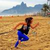 Maíra Charken faz treino funcional pesado para tonificar a musculatura