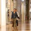 Fátima Bernardes escolhe look cheio de estilo para passeio no shopping