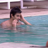 Durante a tarde desta quinta (10), Renan e Munik conversaram na piscina e ela ganhou elogios do brother