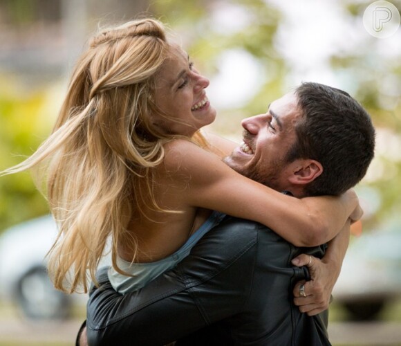 Lara (Carolina Dieckmann) e Dante (Marco Pigossi) têm final feliz na novela 'A Regra do Jogo'