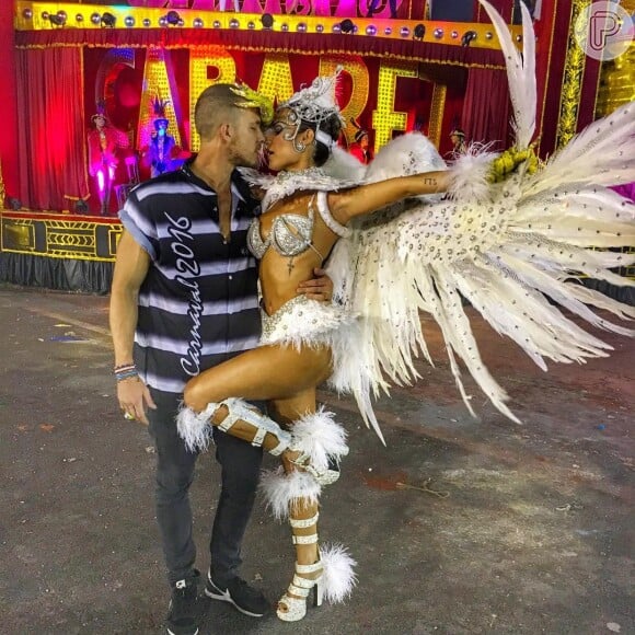 Thaila Ayala ganhou homenagem do modelo francês Adam Senn no Carnaval