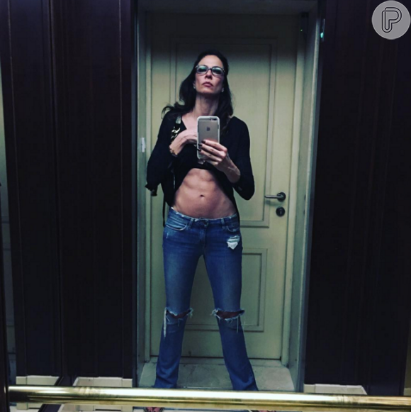 Luciana Gimenez conversou com internautas e afirmou não ter medo de envelhecer