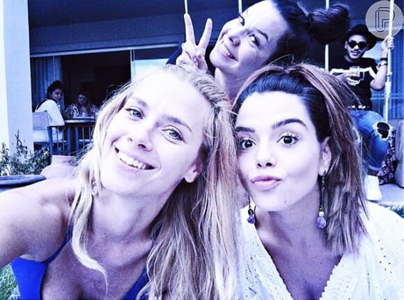 Fernanda Souza, mulher do cantor Thiaguinho, posou ao lado das atrizes Carolina Dieckmann e Giovanna Lancellotti