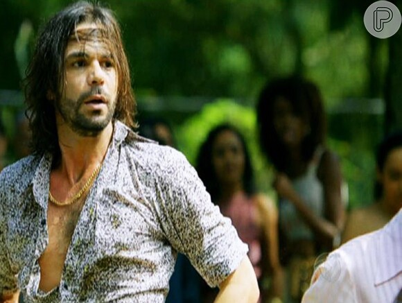 No capítulo de 'Pecado Mortal', Felipe Cardoso protagonizou um tiroteio e apareceu sem camisa em vários momentos