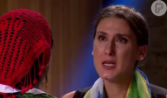 Paola Carosella chorou ao ganhar véu representando a bandeira do Brasil na estreia da terceira temporada do 'MasterChef Brasil', nesta terça-feira, 15 de março de 2016