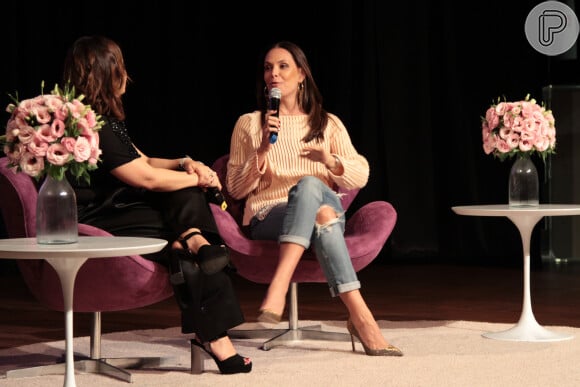 Durante a premiação, Carolina Ferraz falou sobre seu personagem no filme 'A Glória e a Graça', no qual interpreta uma travesti
