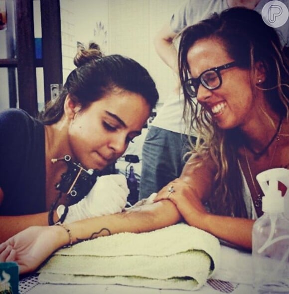 Além de pintar telas, Pally Siqueira, nova namorada de Fabio Assunção, se arrisca como tatuadora. Em seu Instagram, ela compartilha algumas imagens de tatuagens feitas por ela, especialmente em amigos