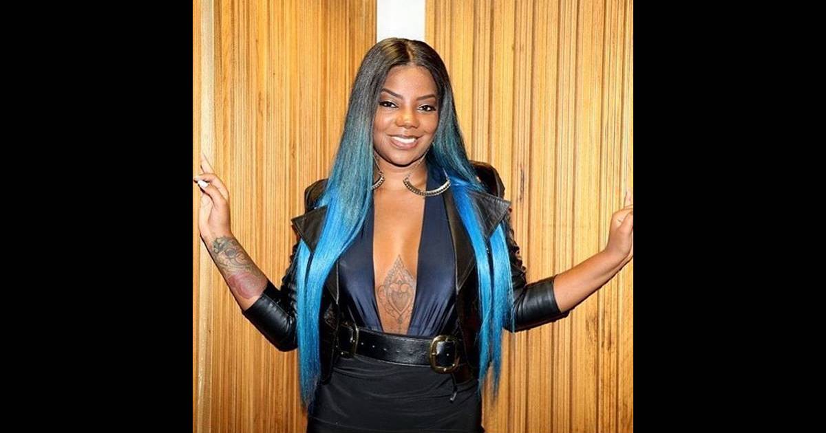 Ludmilla mudou de visual a cantora adotou fios azuis em degradê recentemente Purepeople Ludmilla mudou de visual a cantora adotou fios azuis em degradê recentemente Purepeople
