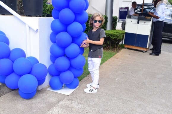 Vittorio, filho de Adriane Galisteu, vai à festa de aniversário de 5 anos de Lorenzo, filho de Luciana Gimenez, nesta quinta-feira, 17 de março de 2016