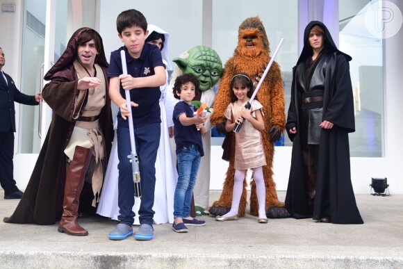 Luciana Gimenez comemora aniversário de 5 anos do filho caçula, Lorenzo, em festa com tema 'Star Wars', em São Paulo, nesta quinta-feira, 17 de março de 2016