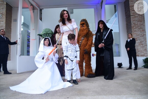 Luciana Gimenez comemora aniversário de 5 anos do filho caçula, Lorenzo, em festa com tema 'Star Wars', em São Paulo, nesta quinta-feira, 17 de março de 2016