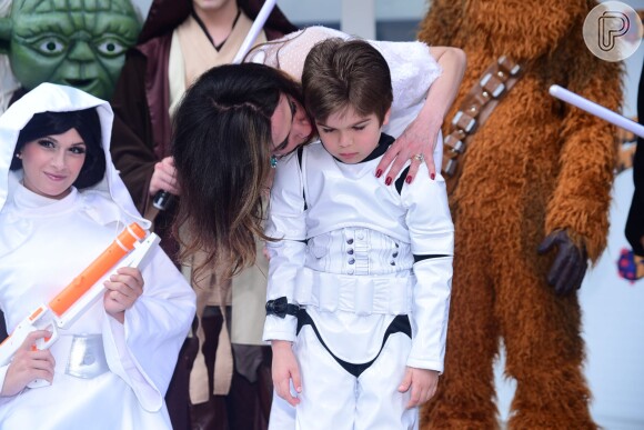 Luciana Gimenez comemora aniversário de 5 anos do filho caçula, Lorenzo, em festa com tema 'Star Wars', em São Paulo, nesta quinta-feira, 17 de março de 2016