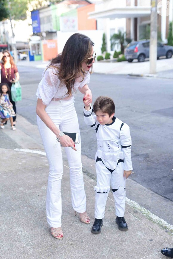 Luciana Gimenez comemora aniversário de 5 anos do filho caçula, Lorenzo, em festa com tema 'Star Wars', em São Paulo, nesta quinta-feira, 17 de março de 2016