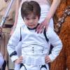 Lorenzo, filho de Luciana Gimenez, usou fantasia de Stormtrooper, personagem da saga 'Star Wars', tema de sua festa de aniversário de 5 anos