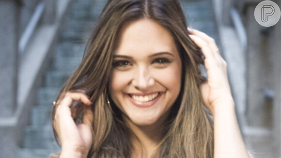 Na novela 'Totalmente Demais', Cassandra (Juliana Paiva) ficará rica depois que seu pai, Hugo (Orã Figueiredo), ganhar na loteria