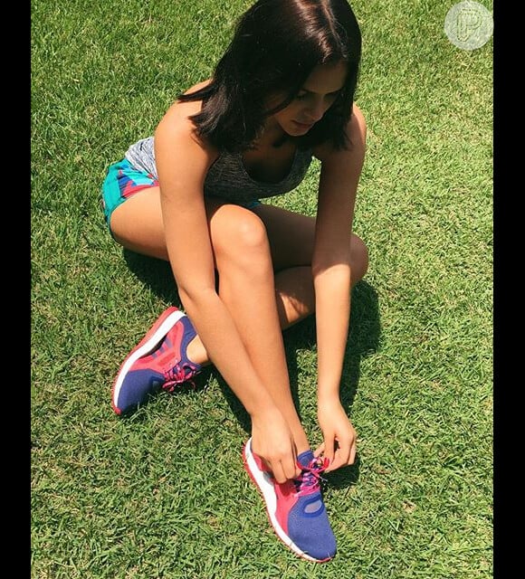 Bruna Marquezine publica foto em seu instagram com roupa de treino
