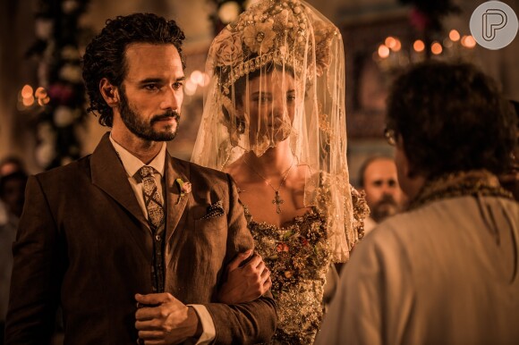 Afrânio (Rodrigo Santoro) se casa com Leonor (Marina Nery), na novela 'Velho Chico'