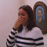Bruna Marquezine chora ao revisitar casa da avó na TV: 'Tem o cheiro dela'
