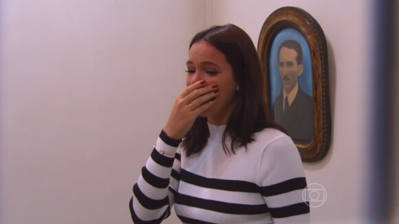 Bruna Marquezine chora ao revisitar casa da avó na TV: 'Tem o cheiro dela'