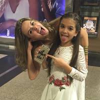 Ana Paula, do 'BBB16', posa com Mel Maia em aeroporto: 'Tenho fãs famosas'