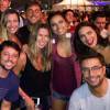 Bruna Marquezine curtiu o show do Maroon 5 na Praça da Apoteose, no Rio, com um grupo de amigos que incluía Thaíssa Carvalho e o maquiador e fotógrafo Fernando Torquatto