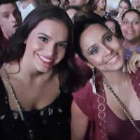 Bruna Marquezine e Thaíssa Carvalho curtem show do Maroon 5 no Rio