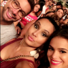 Bruna Marquezine posa ao lado de Thaíssa Carvalho e Fernando Torquatto no show da banda Maroon 5 no Rio