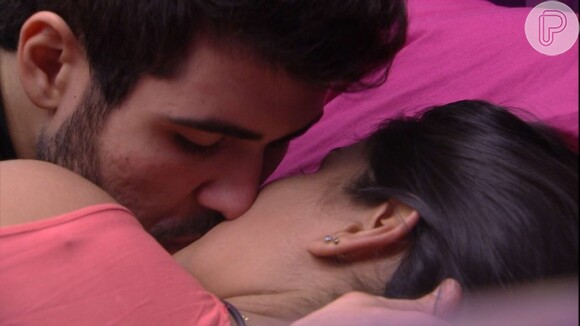 Juliano Laham reviu seus beijos em Munik ao participar do 'Vídeo Show'