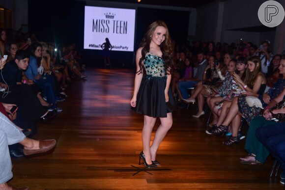 Larissa Manoela desfila sua coleção de roupas para a loja Miss Teen em São Paulo, nesta quarta-feira, 23 de março de 2016