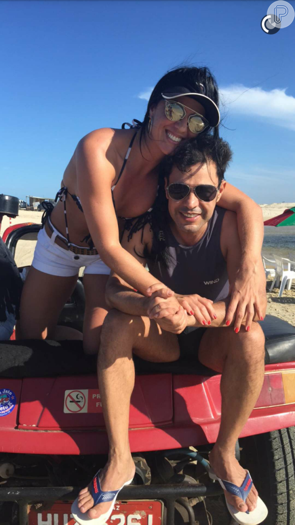 Zezé Di Camargo e Graciele Lacerda também curtiram o Réveillon deste ano nas praias do Ceará