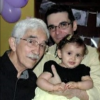 Alan Marinho com a filha no colo ao lado dos pais