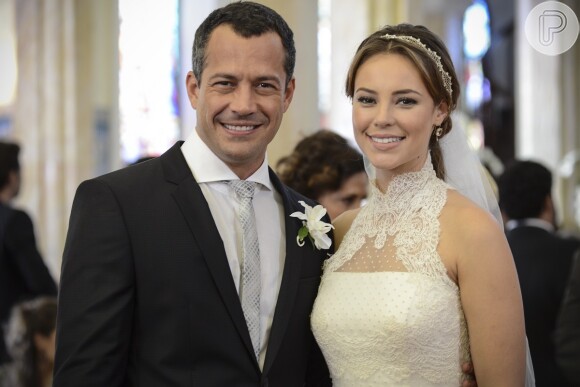 Bruno (Malvino Salvador) é casado com Paloma (Paolla Oliveira), filha de César (Antonio Fagundes) que é pai do bebê de Aline (Vanessa Giácomo), em 'Amor à Vida'
