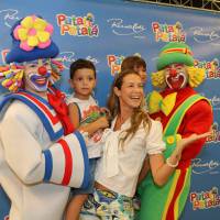 Luana Piovani e Alinne Moraes se divertem em espetáculo de circo com seus filhos