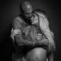 Aline Gotschalg mostra barriga de grávida em foto com Fernando Medeiros: 'Amo'