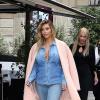Kim Kardashian apostou em um look jeans para o almoço na Cidade Luz