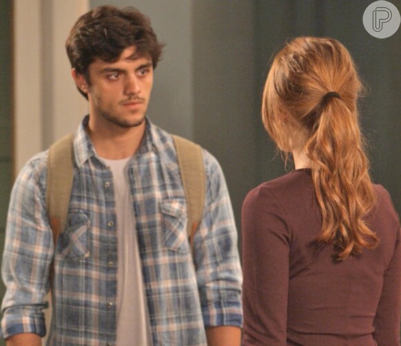 Jonatas (Felipe Simas) dá força para Eliza (Marina Ruy Barbosa) ficar com Arthur (Fábio Assunção), na novela 'Totalmente Demais'