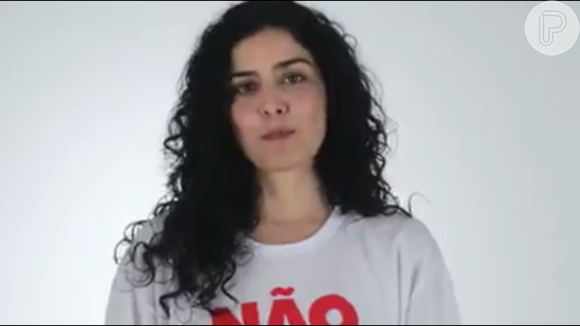 Letícia Sabatella, além de gravar vídeo, foi ao planalto se manifestar contra o processo de impeachment