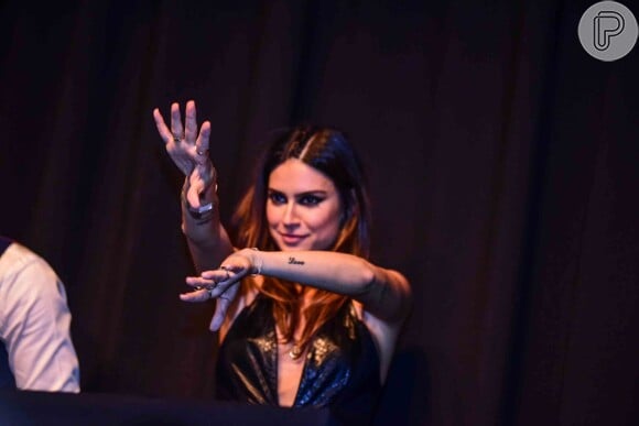 Thaila Ayala ainda atacou de DJ e animou a festa do Prêmio Geração Glamour, nesta quinta-feira, 31 de março de 2016