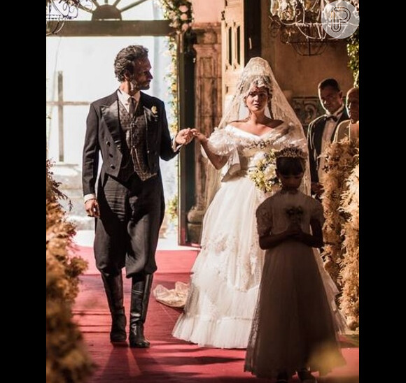 Tereza (Julia Dalavia) aceitará o casamento arranjado por seu pai, Afrânio (Rodrigo Santoro), na novela 'Velho Chico'